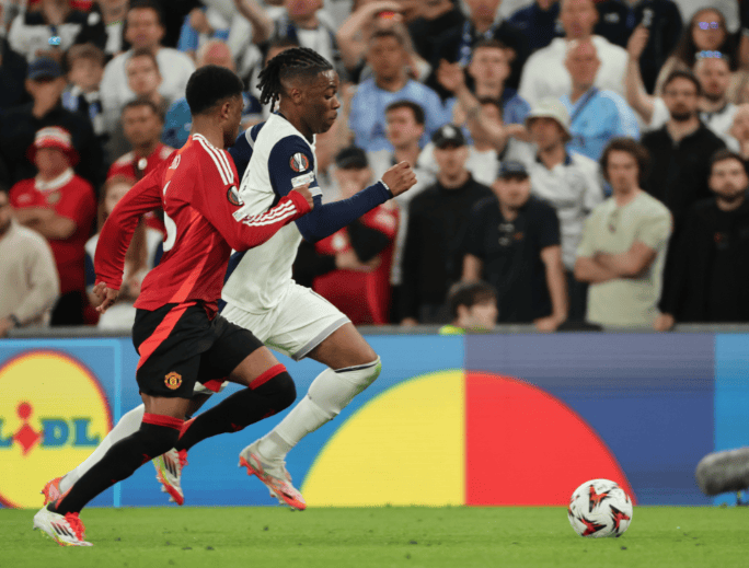 托特纳姆发布备战花絮,今晚防线松动,欧冠任务艰巨,年轻球员得到机会 托特纳姆发布备战花絮,今晚防线松动,欧冠任务艰巨,年轻球员得到机会